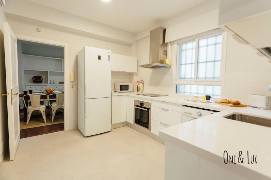 O&L Aire - Spacious And Bright Apartment In The Heart Of Sevilla Bagian luar foto