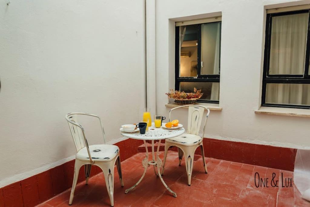 O&L Aire - Spacious And Bright Apartment In The Heart Of Sevilla Bagian luar foto