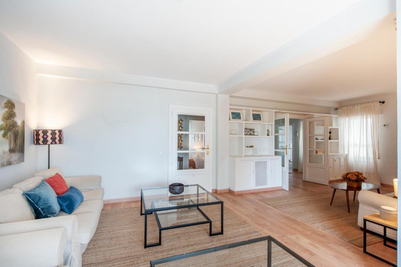 O&L Aire - Spacious And Bright Apartment In The Heart Of Sevilla Bagian luar foto